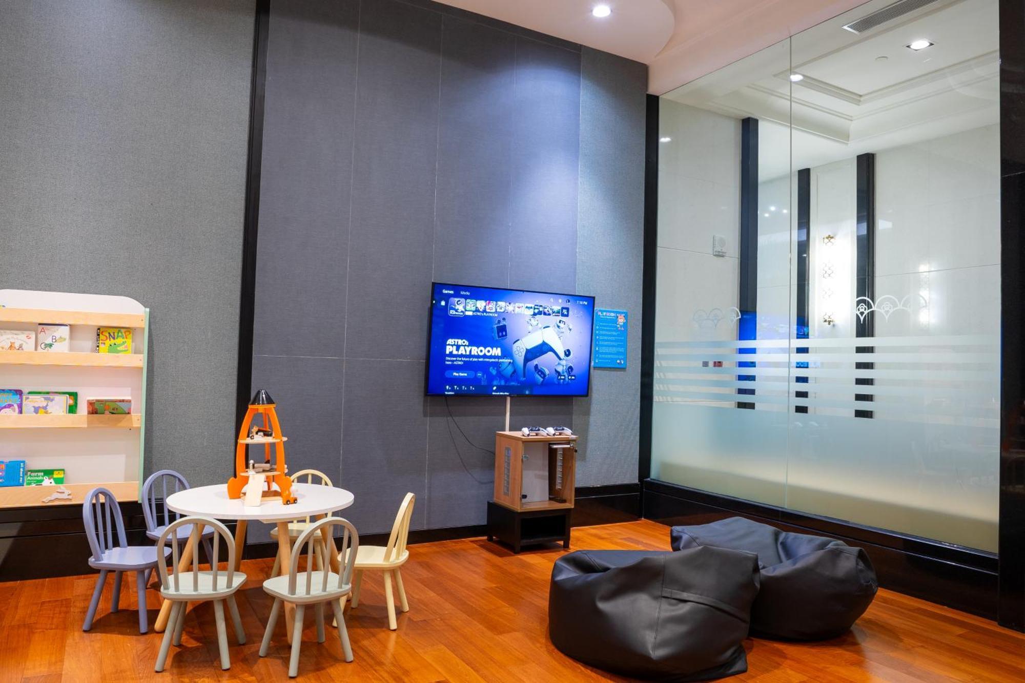 Grande Centre Point Sukhumvit 55 Thong Lo Hotel Bangkok Exterior photo The children's area